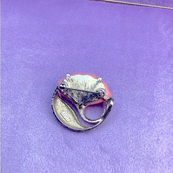 Vintage 1981 Sea Treasures Avon Peach and Gold Floral Brooch - Picture 3 of 4